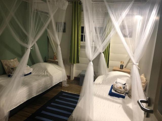 Habitation Baliache - Maison Creole Avec Jardin Privatif, Plage A 200M Десе Екстериор снимка
