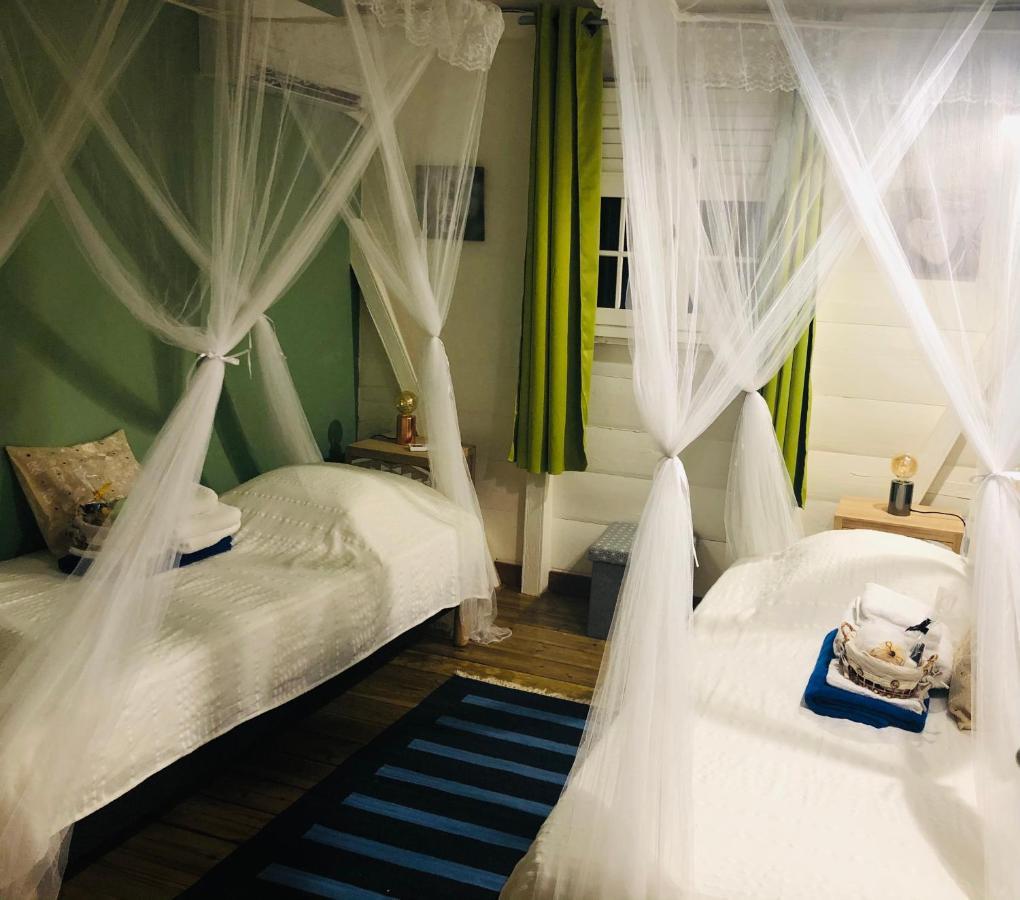 Habitation Baliache - Maison Creole Avec Jardin Privatif, Plage A 200M Десе Екстериор снимка